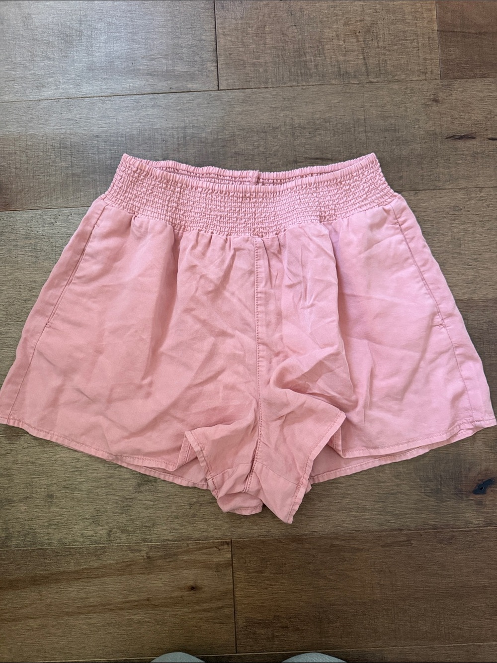 💋American Eagle Outfitters Pink Smocked Waist High-Rise Shorts